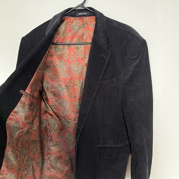 Vintage Black Blazer with stunning lining - Picture 2 of 2